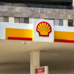 Why did activist investor Elliott build a short position in Shell stock?
