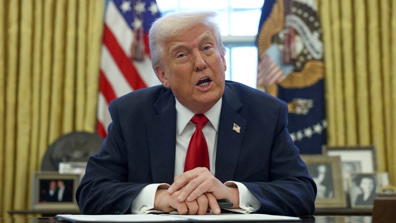 Trump quips he’d ‘love’ to run against Obama in hypothetical third-term presidency